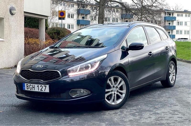 Svart Begagnad 2014 Kia Ceed Sportswagon Comfort Kombi | 79 500 kr (Bra pris) - Bild 1/4