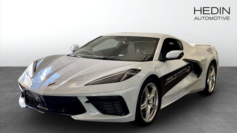Grå (white) Begagnad 2024 Chevrolet Corvette Stingray Sportkupé | 1 241 480 kr (Superpris) - Bild 1/4