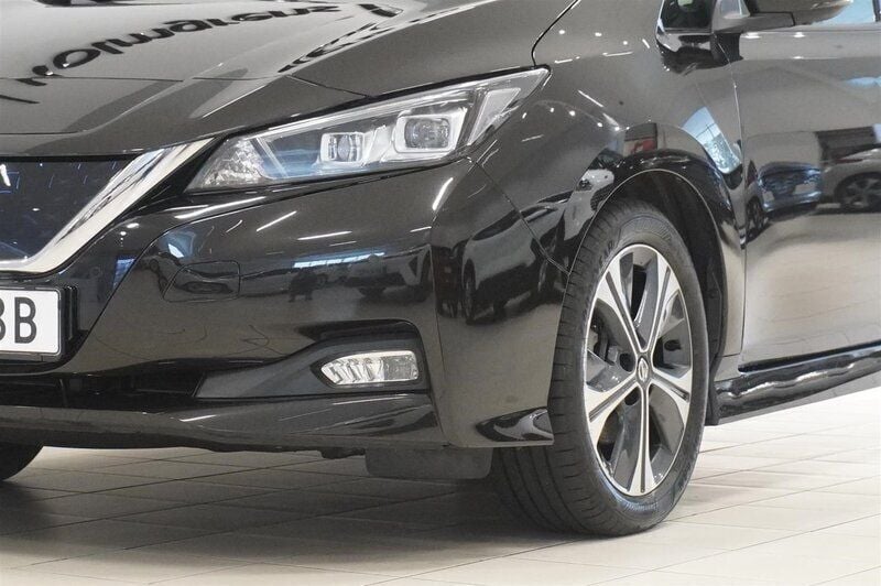 Begagnad Nissan Leaf N-Connecta 160 kW (218 HK) 2021 Svart Halvkombi