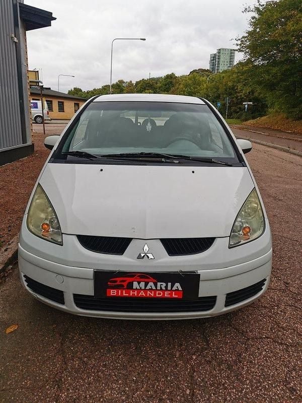 Vit Begagnad 2005 Mitsubishi Colt Halvkombi | 17 900 kr (Marknadspris) - Bild 1/4