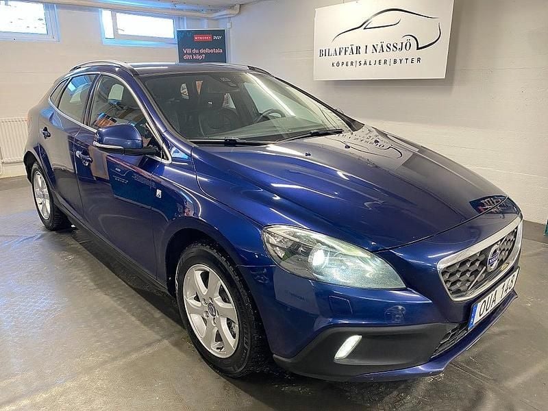 Begagnad Volvo V40 Ocean Race 114 HK (83 kW) 2015 Blå Halvkombi