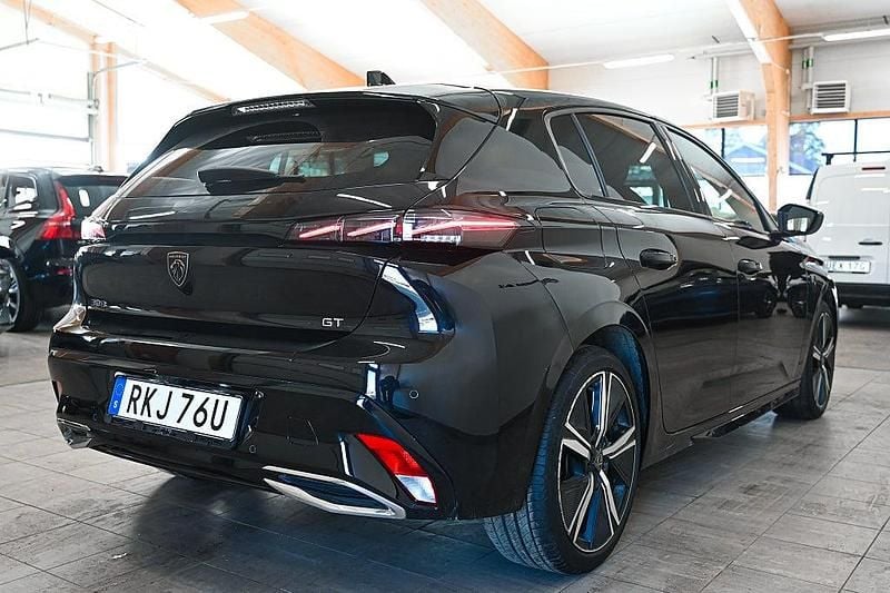 Begagnad Peugeot 308 GT-line 131 HK (96 kW) 2023 Svart Halvkombi