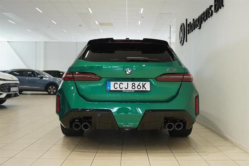 Ny BMW M5 Comfort Edition 585 HK (430 kW) 2025 Grön Kombi