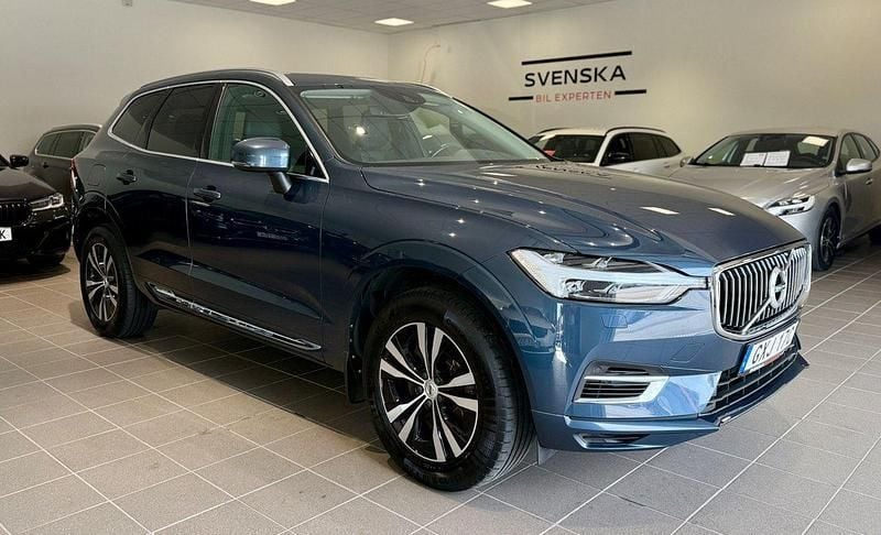 Mörkblå (blå metallic) Begagnad 2020 Volvo XC60 Inscription SUV | 358 900 kr (Bra pris) - Bild 1/4