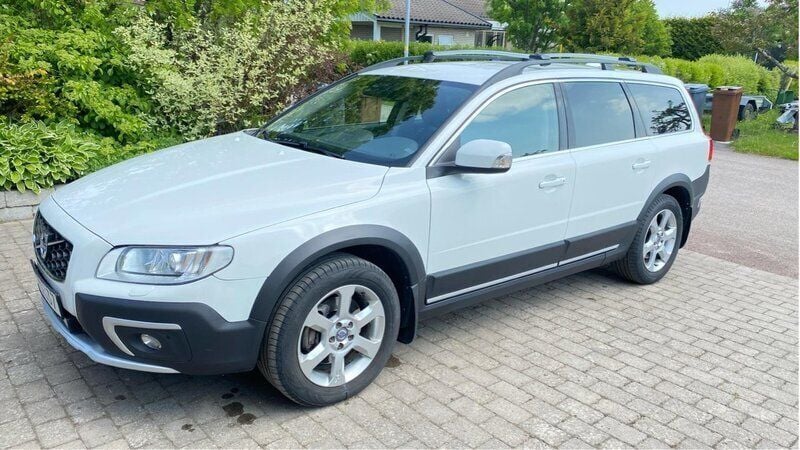 Vit Begagnad 2016 Volvo XC70 Momentum SUV | 219 000 kr (Marknadspris) - Bild 1/4