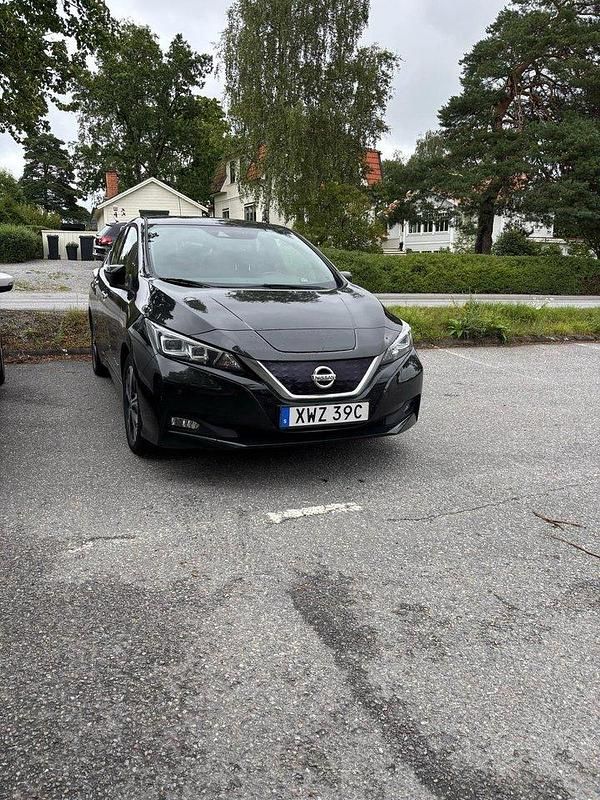 Svart Begagnad 2019 Nissan Leaf Halvkombi | 125 000 kr (Marknadspris) - Bild 1/4