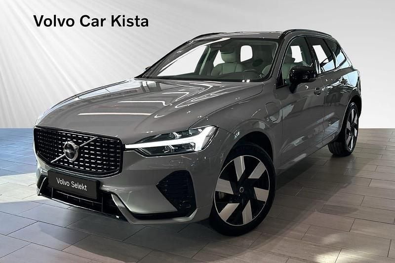 Grå Begagnad 2024 Volvo XC60 Plus SUV | 519 900 kr (Marknadspris) - Bild 1/3