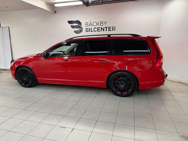 Begagnad Volvo V70 R-Design 231 HK (169 kW) 2010 Röd Kombi