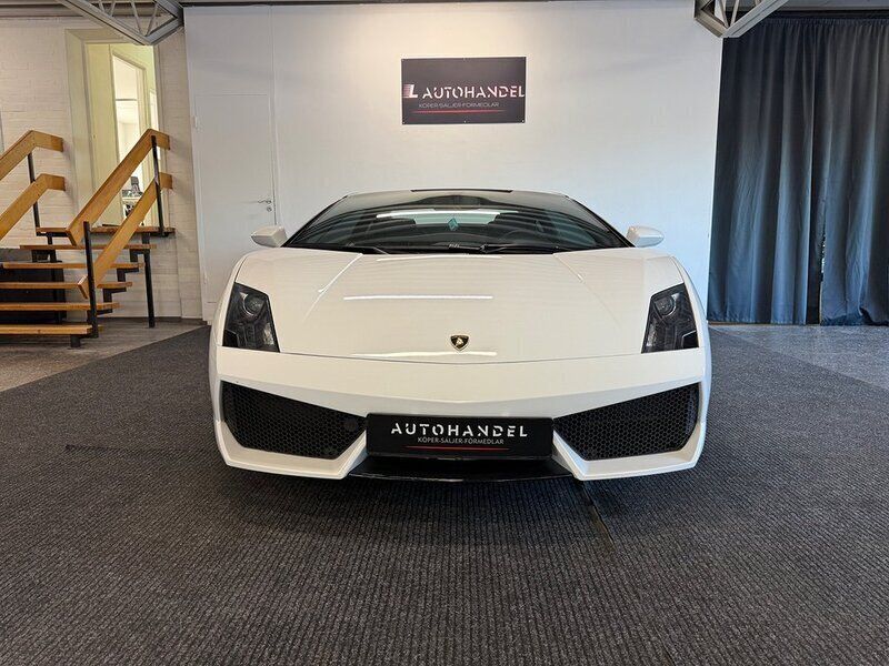 Begagnad Lamborghini Gallardo 561 HK (412 kW) 2009 Vit Sportkupé