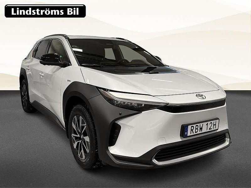 Begagnad Toyota bZ4X Executive 161 kW (219 HK) 2024 Vit SUV