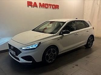 Vit (polar white) Begagnad 2020 Hyundai i30 N Line Halvkombi | 179 800 kr (Marknadspris) - Bild 1/4