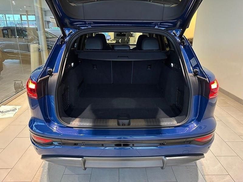 Begagnad Audi Q6 e-tron S-Line 285 kW (388 HK) 2024 Blå SUV