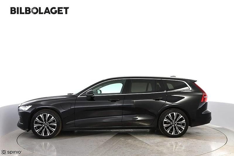 Begagnad Volvo V60 Core 253 HK (186 kW) 2022 Svart Kombi