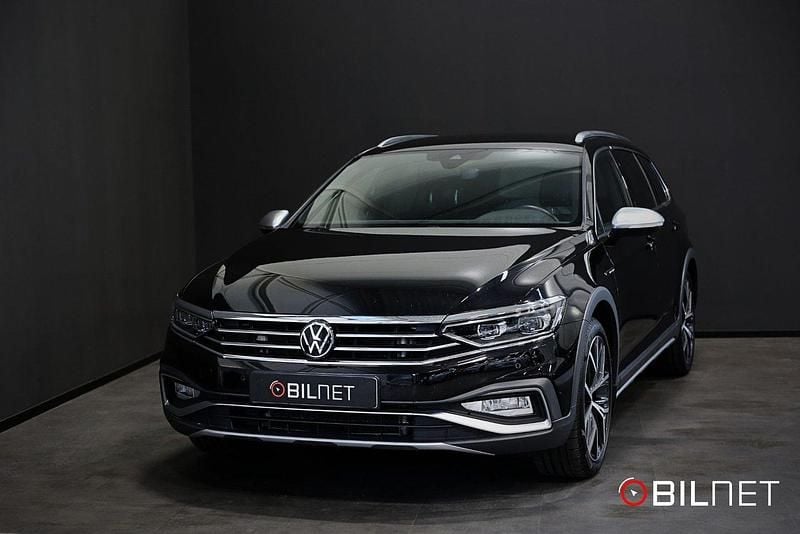Svart Begagnad 2023 VW Passat Alltrack Kombi | 329 900 kr (Marknadspris) - Bild 1/4