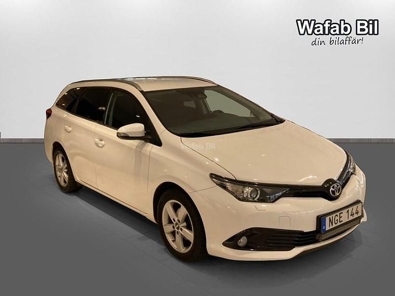 Begagnad Toyota Auris Touring Sports 2019 Vit Kombi