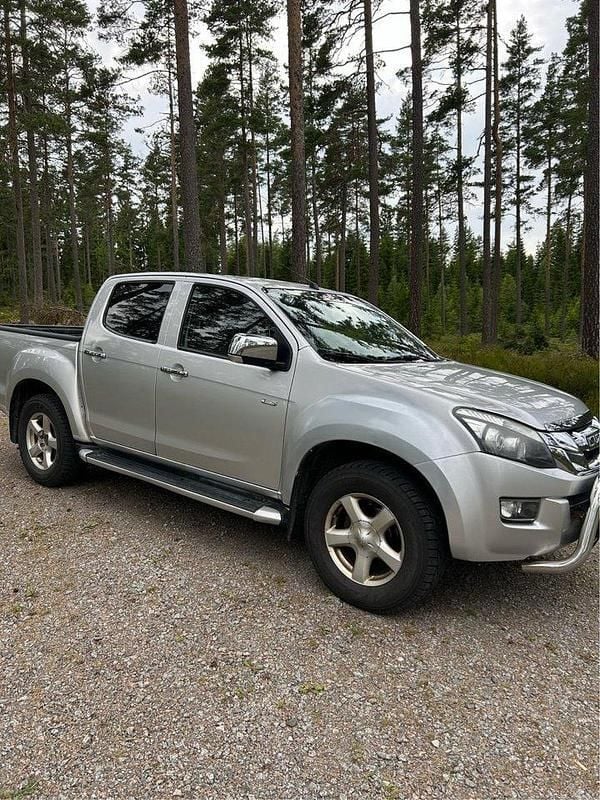 Silver Begagnad 2012 Isuzu D-Max Pickup | 120 000 kr (Marknadspris) - Bild 1/4