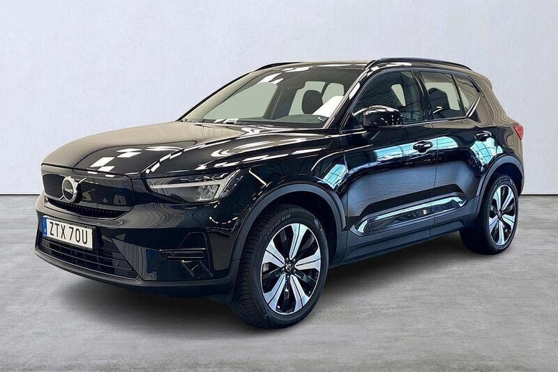 Svart Begagnad 2023 Volvo XC40 Core SUV | 345 000 kr - Bild 1/4