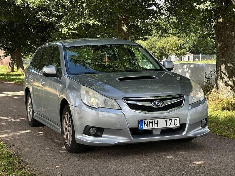 Silver Begagnad 2012 Subaru Legacy Kombi | 44 999 kr (Bra pris) - Bild 1/4