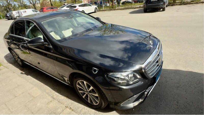 Svart Begagnad 2018 Mercedes E300 Exclusive Sedan | 210 000 kr (Bra pris) - Bild 1/4