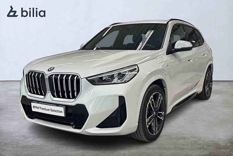 Vit Begagnad 2025 BMW X1 Shadowline SUV | 569 900 kr (Lite dyr) - Bild 1/1