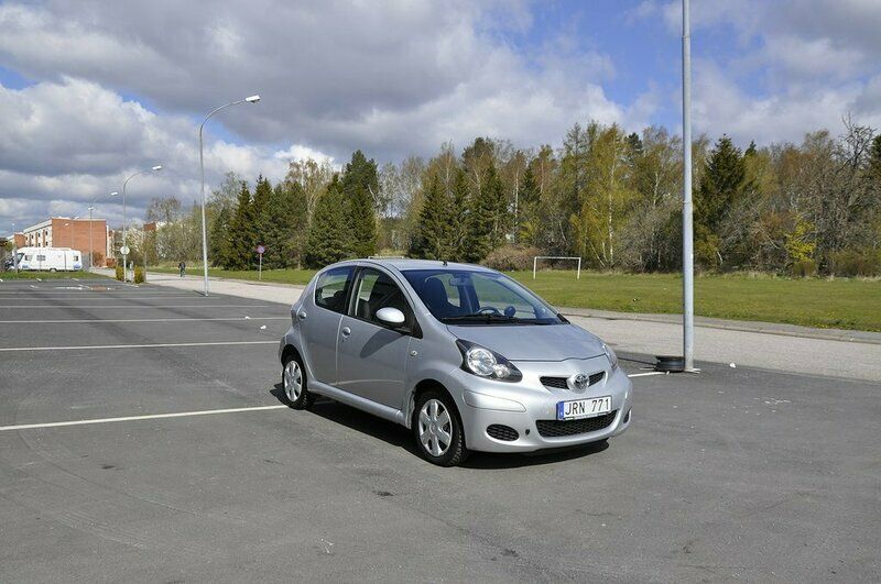 Begagnad Toyota Aygo 68 HK (50 kW) 2009 Silver Halvkombi