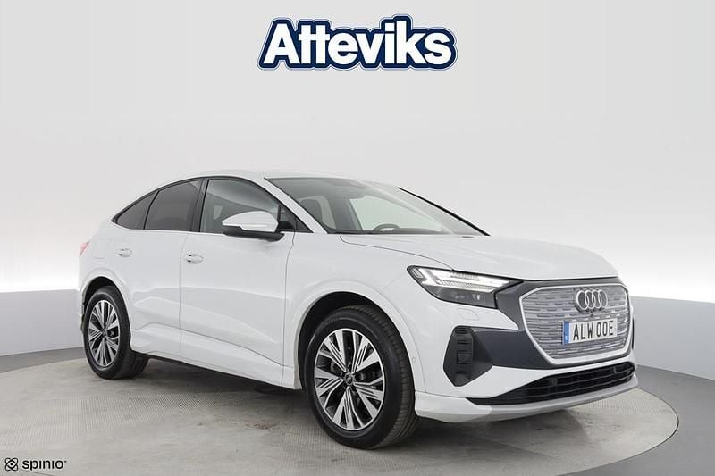Begagnad Audi Q4 Sportback e-tron Advanced Plus 219 kW (299 HK) 2022 Glaciärvit metallic SUV