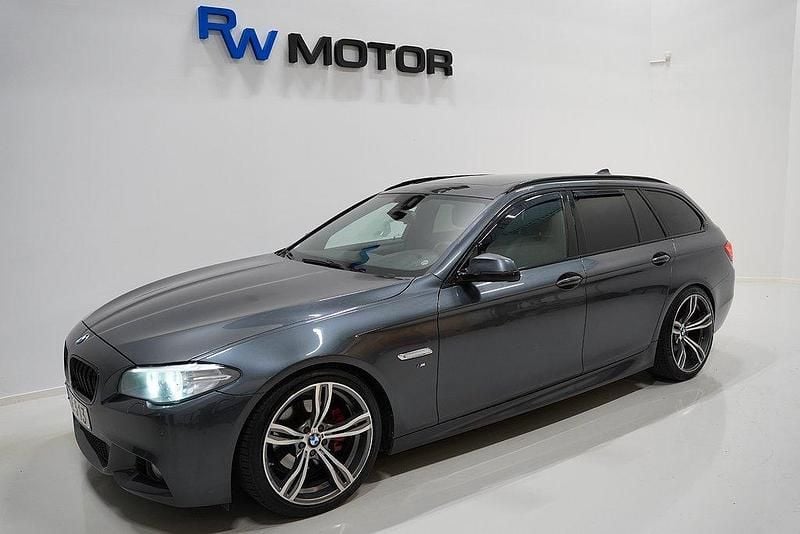 Grå Begagnad 2016 BMW 520 M Sport Kombi | 209 800 kr (Marknadspris) - Bild 1/4