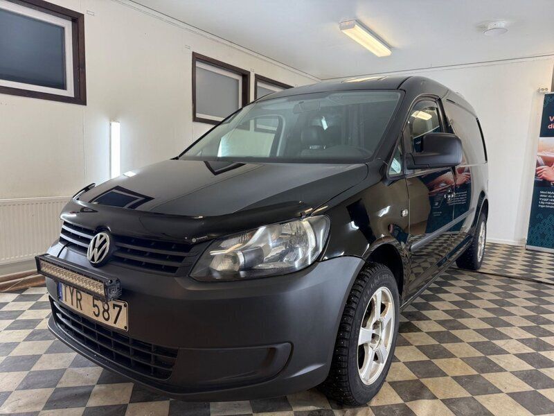 Svart Begagnad 2013 VW Caddy Maxi Minibuss | 94 900 kr (Marknadspris) - Bild 1/4