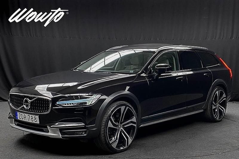 Svart Begagnad 2018 Volvo V90 CC Inscription Kombi | 379 800 kr (Marknadspris) - Bild 1/3