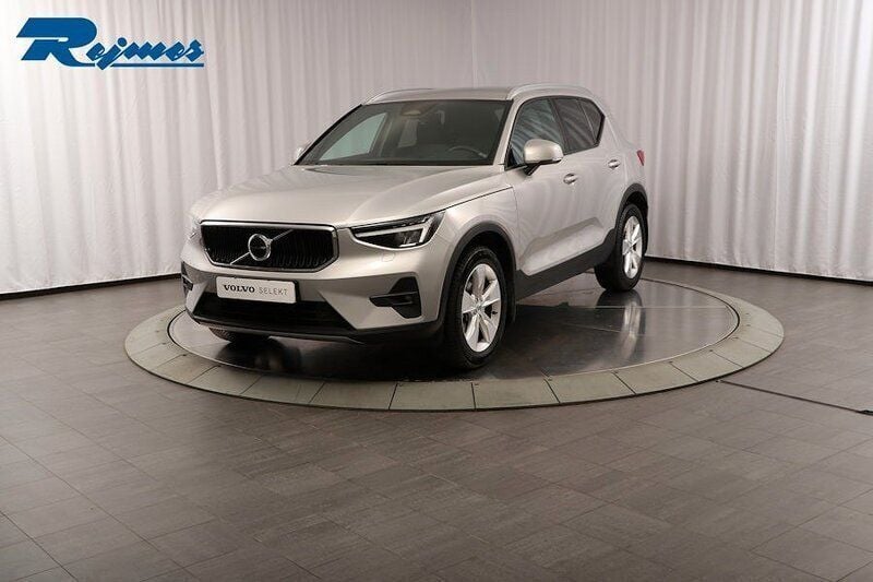 Silver Begagnad 2023 Volvo XC40 Core SUV | 339 900 kr (Bra pris) - Bild 1/4