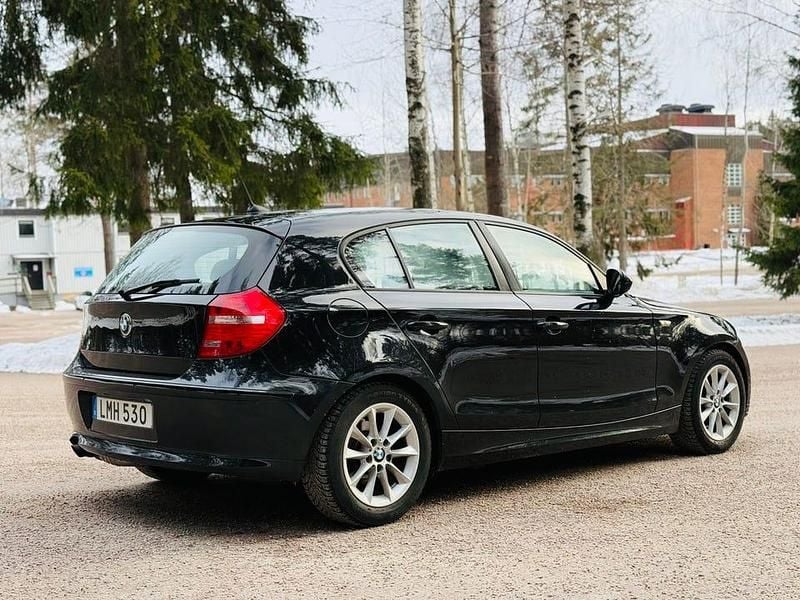 Begagnad 2011 BMW 116 Halvkombi | 61 500 kr (Marknadspris) - Bild 1/4