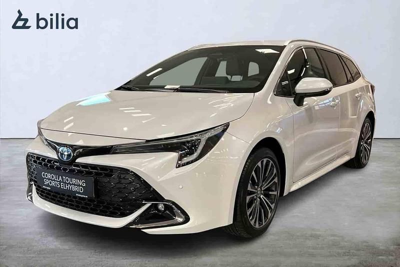 Vit Ny 2024 Toyota Corolla Style Kombi | 369 900 kr (Lite dyr) - Bild 1/1