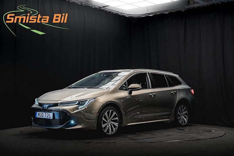 Grön Begagnad 2022 Toyota Corolla Hybrid Style Kombi | 249 800 kr (Lite dyr) - Bild 1/3