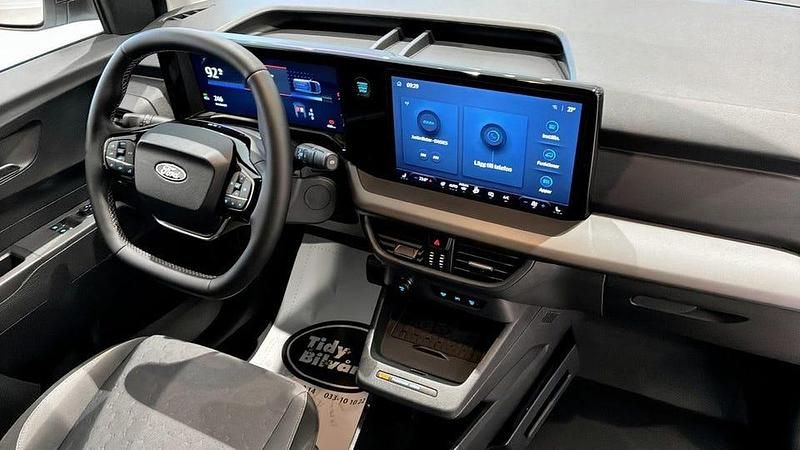 Ny Ford Courier 100 kW (136 HK) 2025 Vit Minibuss