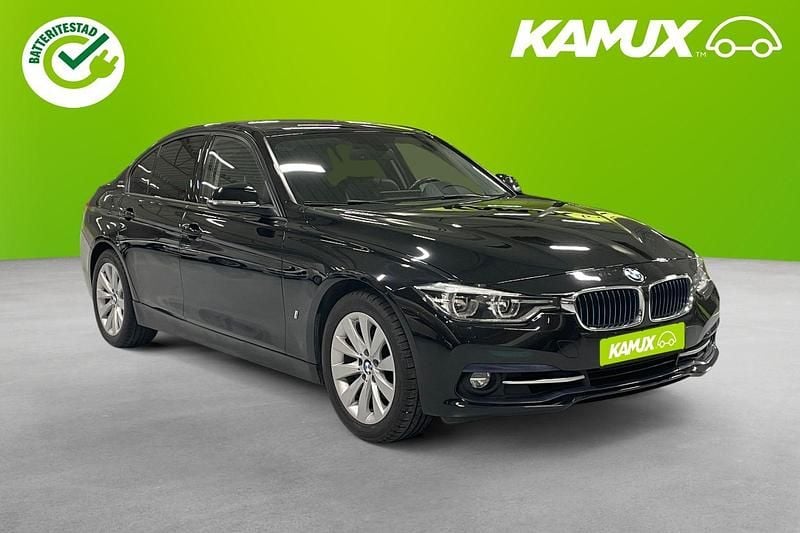 Svart Begagnad 2018 BMW 330e Sport Line Sedan | 194 800 kr (Superpris) - Bild 1/4