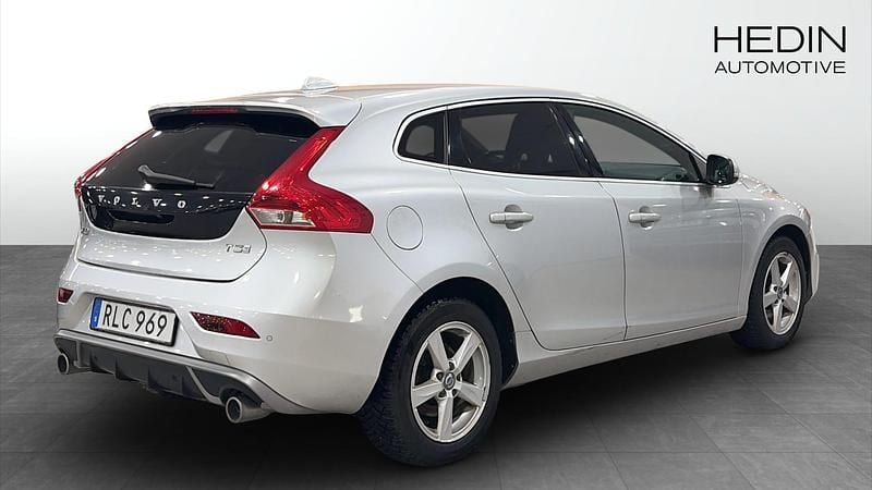Begagnad Volvo V40 R-Design 152 HK (111 kW) 2018 Silver Kombi