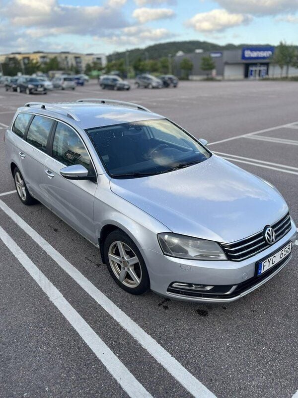 Silver Begagnad 2012 VW Passat Kombi | 55 000 kr (Bra pris) - Bild 1/4