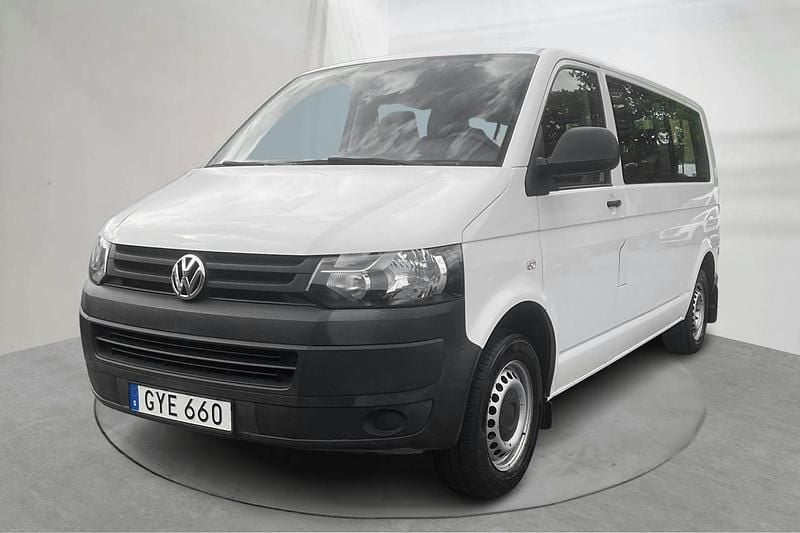 Vit Begagnad 2015 VW Caravelle Minibuss | 126 500 kr - Bild 1/4