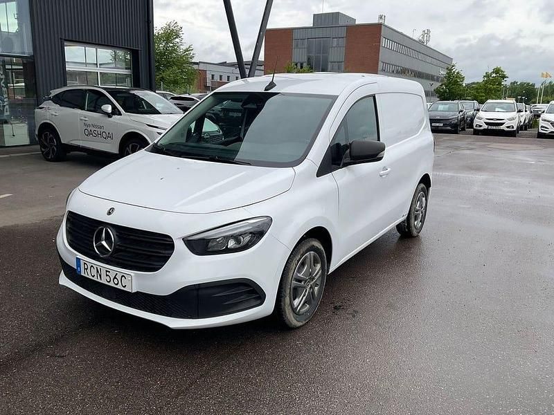 Vit Begagnad 2023 Mercedes Citan 110 Van | 219 900 kr (Superpris) - Bild 1/4