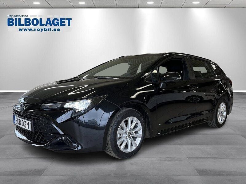 Svart Begagnad 2023 Toyota Corolla Active Kombi | 299 000 kr (Marknadspris) - Bild 1/4