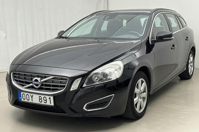 Svart Begagnad 2012 Volvo V60 Momentum Kombi | 80 000 kr - Bild 1/4