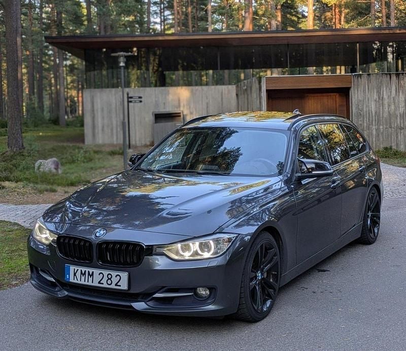Grå Begagnad 2014 BMW 335 Sport Line Kombi | 189 000 kr (Marknadspris) - Bild 1/4