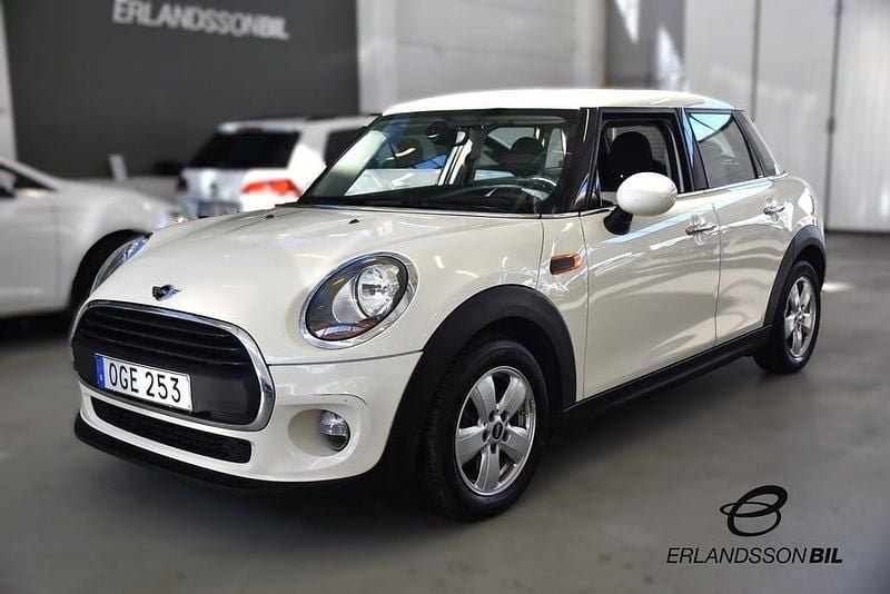 Begagnad Mini ONE Pepper 102 HK (75 kW) 2016 Vit Halvkombi