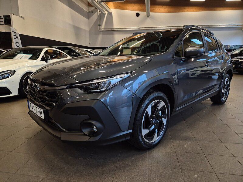 Grå Begagnad 2024 Subaru Crosstrek Kombi | 439 900 kr (Dyr) - Bild 1/4