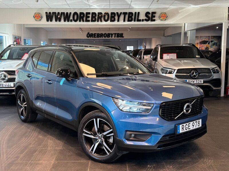 Blå Begagnad 2020 Volvo XC40 R-Design SUV | 349 500 kr (Marknadspris) - Bild 1/4