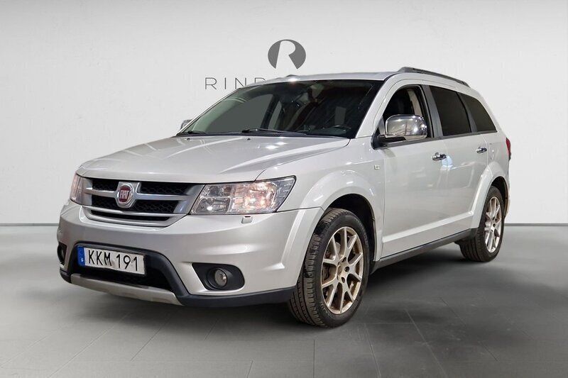 Grå Begagnad 2013 Fiat Freemont SUV | 89 900 kr (Bra pris) - Bild 1/3
