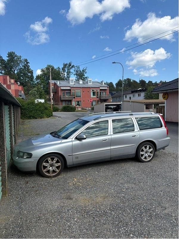 Grå Begagnad 2002 Volvo V70 Kombi | 16 000 kr (Bra pris) - Bild 1/2