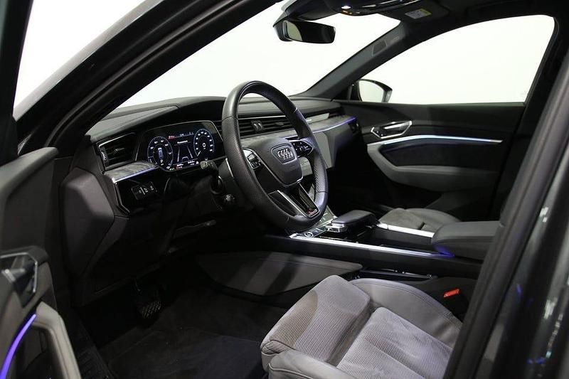 Begagnad Audi e-tron S-Line 300 kW (408 HK) 2021 Grå SUV