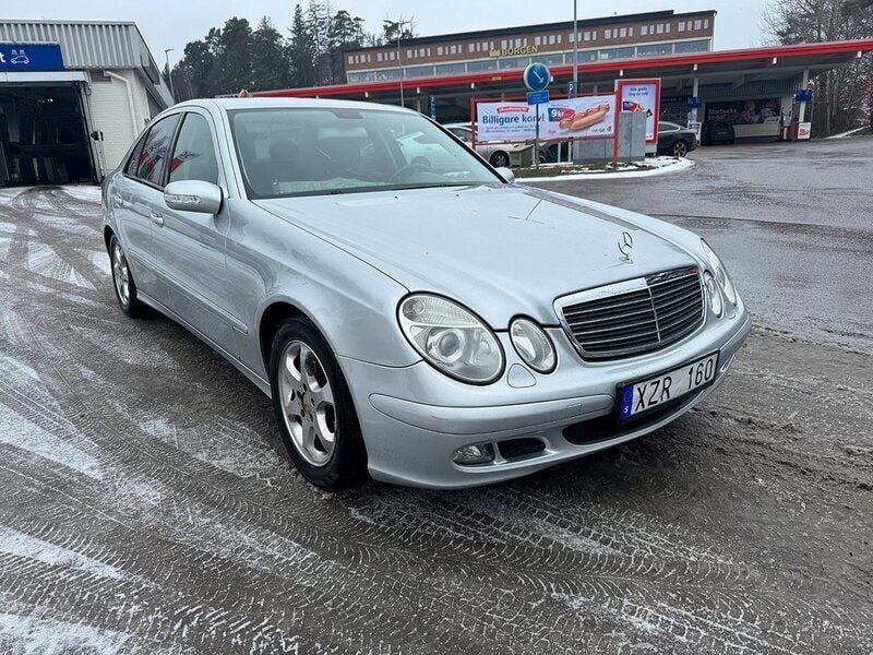 Silver Begagnad 2006 Mercedes E200 Classic Sedan | 33 900 kr (Superpris) - Bild 1/4