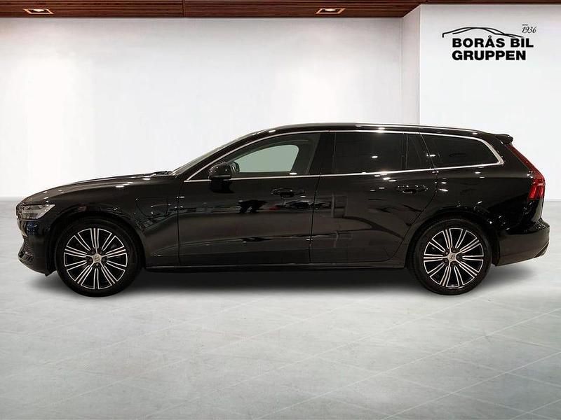 Begagnad Volvo V60 Inscription 344 HK (253 kW) 2021 Svart Kombi